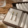 علب الحلي البيضاء والأقراط الذهبية مع خرز أزرق أخضر، لؤلؤ طويل، زينة أنيقة details Picture